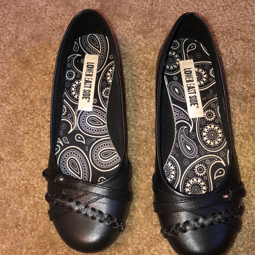 Black dress shoes